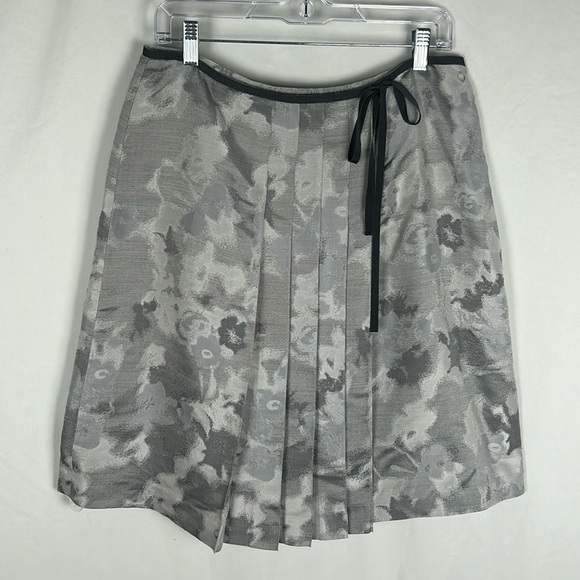 Ann Taylor Gray Floral Silk Wool Blend Pleated Skirt Bow Detail -SIze 12 - Picture 1 of 8